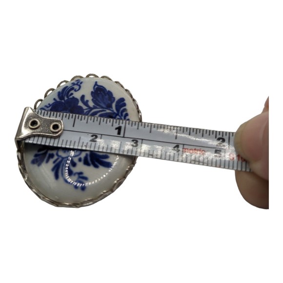 Vintage Porcelain Blue and White Small Flowers Brooch Oval Silvertone Delft Styl - Picture 6 of 6